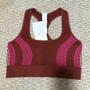Seamless sports bra